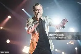 Cesare Cremonini: un viaggio nella sua carriera musicale