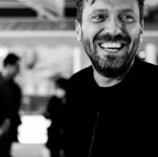 La Vita e la Carriera di Cesare Cremonini image 1
