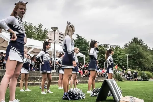 Il mondo delle cheerleader: tra sport e spettacolo