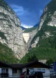 La Diga del Vajont: Un Simbolo di Storia e Rischio