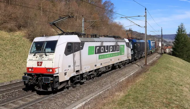 Donzelli: Un Politico di Rilievo nel Panorama Italiano