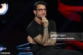 Fabrizio Corona: Una vita tra celebrità e controversie