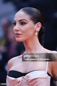 Giulia De Lellis: L’Influenza di un Fenomeno Italiano