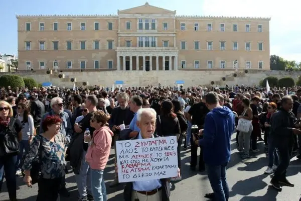 Giornata Lavorativa in Grecia: Attualità e Futuro
