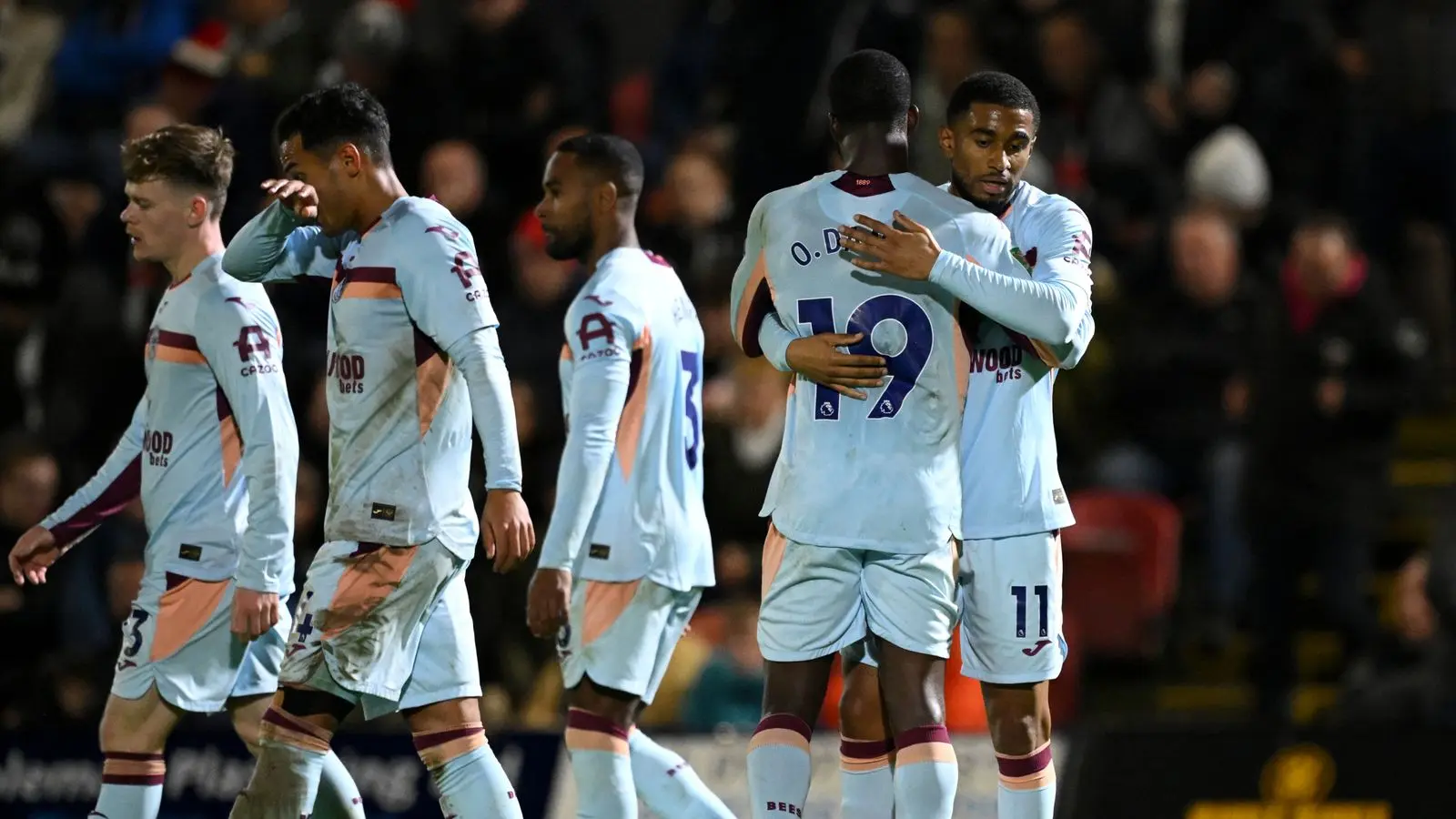 Grimsby Town Affronta Brentford: Sintesi e Analisi della Partita