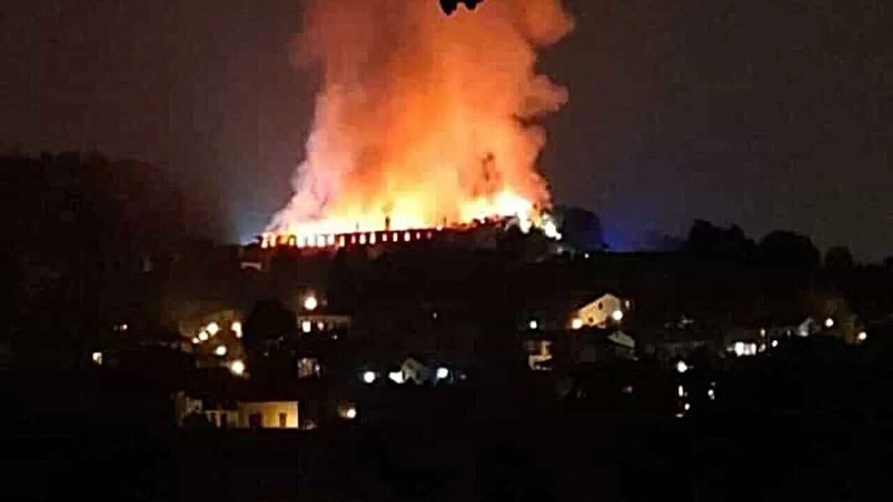 Incendio devasta il Monastero della Bernaga