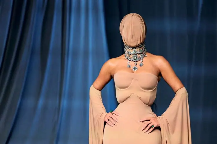Kim Kardashian: Icona dei Media e Imprenditrice Intraprendente