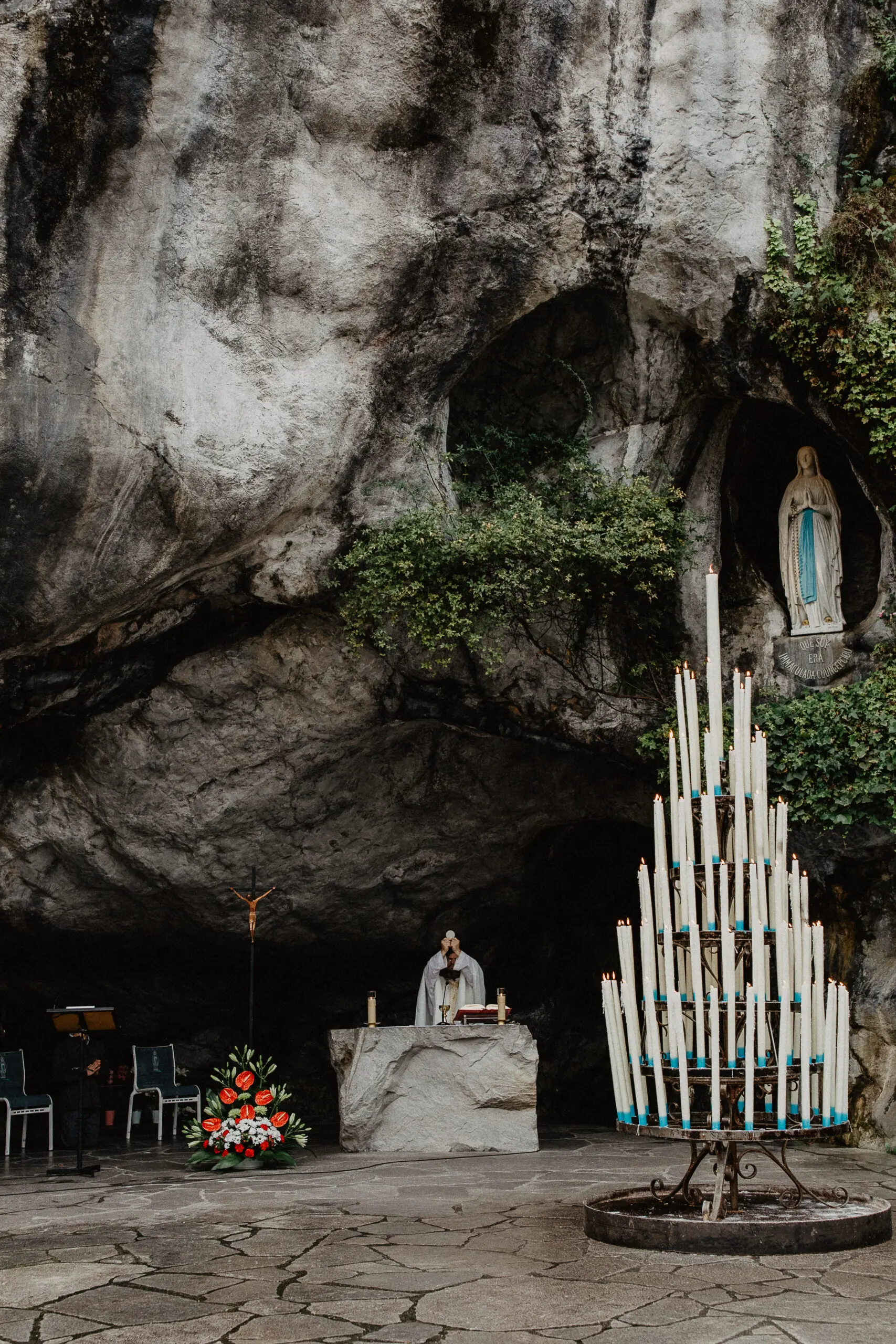 Lourdes: Significato e Importanza del Luogo di Pellegrinaggio