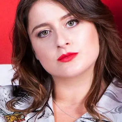 Il Fenomeno di Michela Giraud: Commedia e Relazioni Sociali