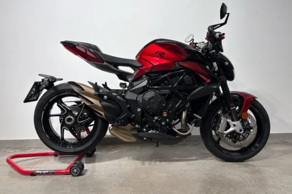 Scopri la MV Agusta Brutale: Storia e Innovazione nel Design