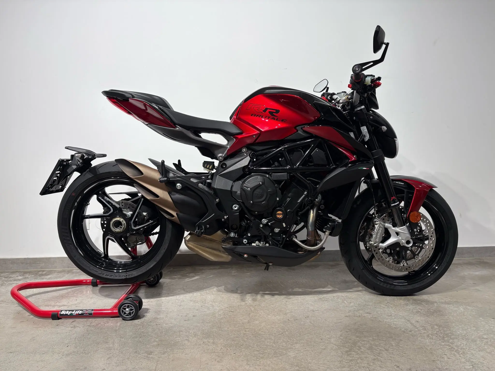 Scopri la MV Agusta Brutale: Storia e Innovazione nel Design