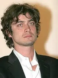 Riccardo Scamarcio: Una stella del cinema italiano