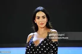 Rocio Morales: La Stella Emergente dell’Arte e dello Spettacolo