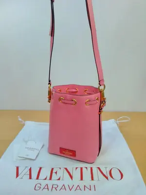 Valentino Garavani: La Storia di un’Icona della Moda