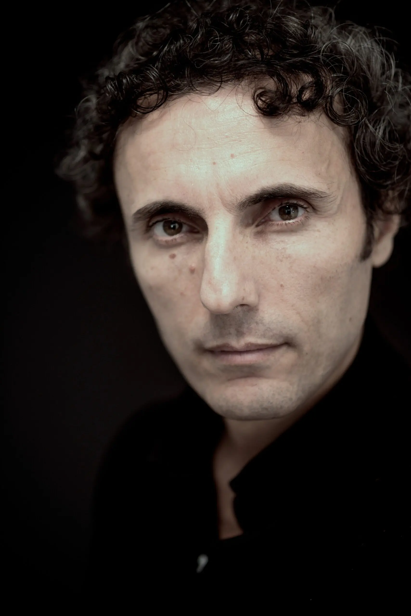 Valerio Aprea: Approfondimento su un Esperto di Settore