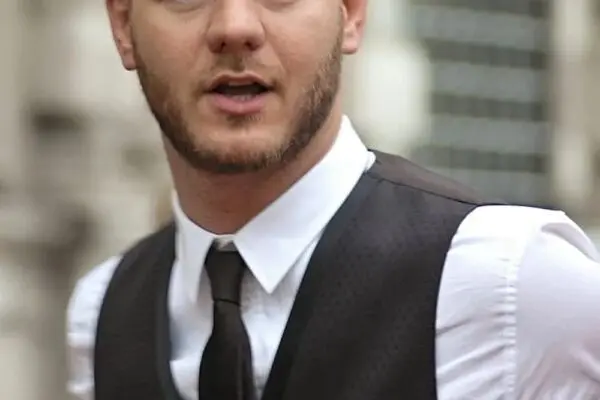 Chi è Alessandro Cattelan e la Sua Influenza sulla TV Italiana image 1