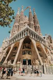 La Sagrada Familia: Un Capolavoro di Architettura