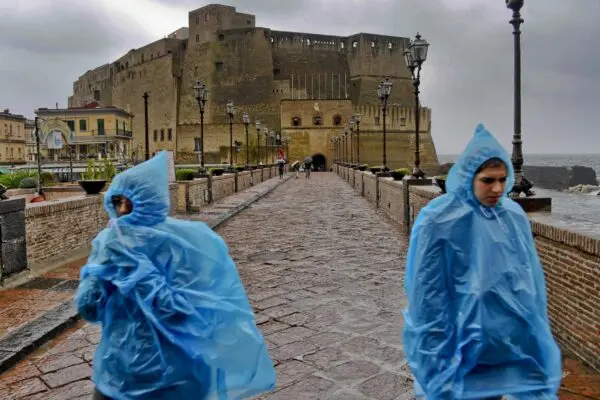 Allerta Meteo a Napoli: Cosa Aspettarsi e Come Prepararsi