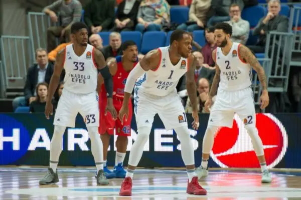 Anadolu Efes e Olympiacos: Un Confronto Cruciale nella Eurolega