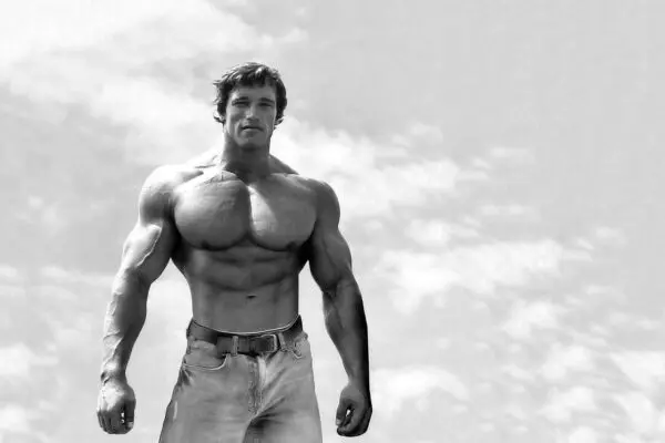 La Storia di Arnold Schwarzenegger: Dalla Muscolazione al Cinema