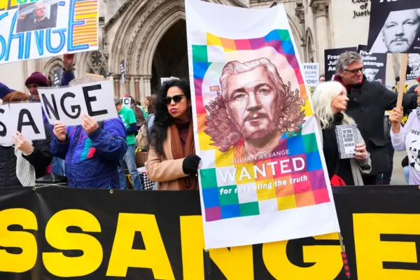 Julian Assange: la lotta per la libertà di stampa continua