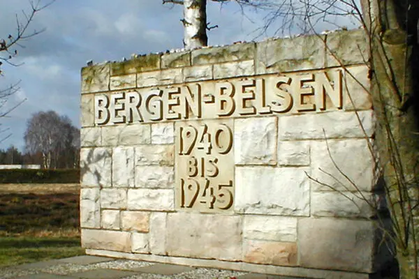 La Tragica Storia di Bergen Belsen image 1