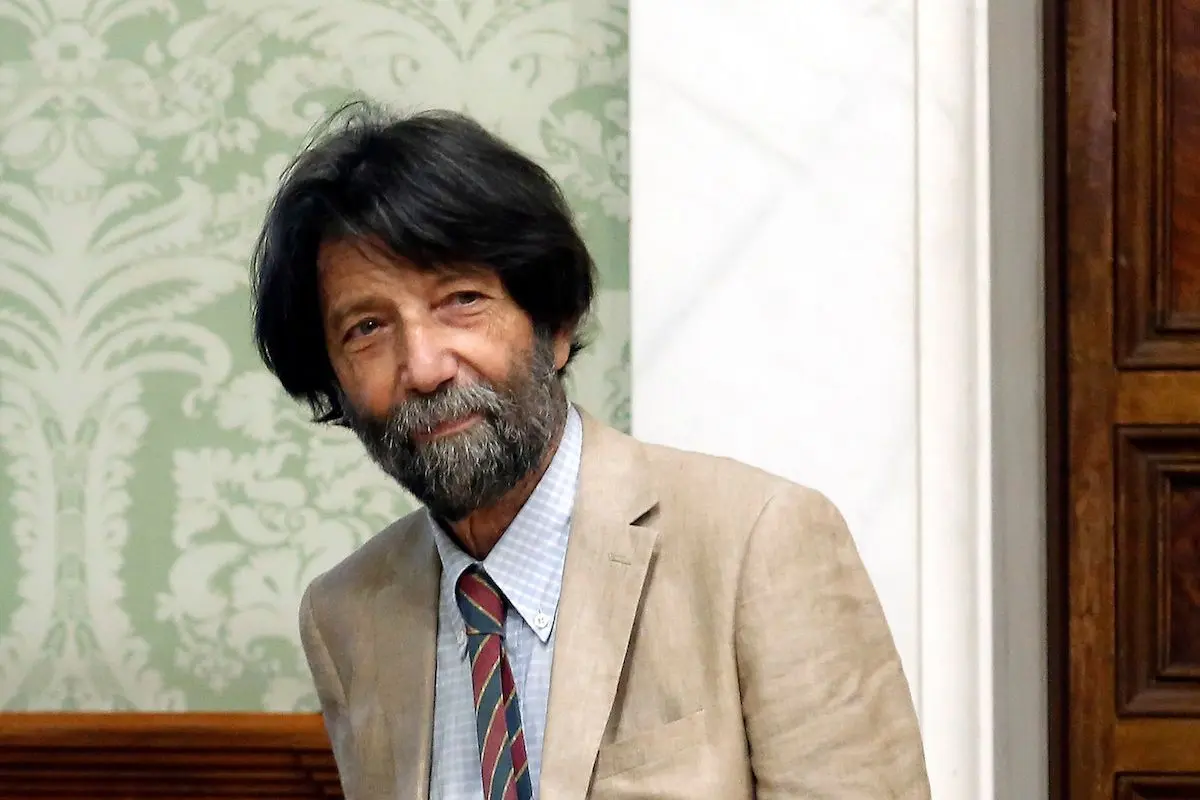 Cacciari: Un Influente Filosofo e Artista Moderno