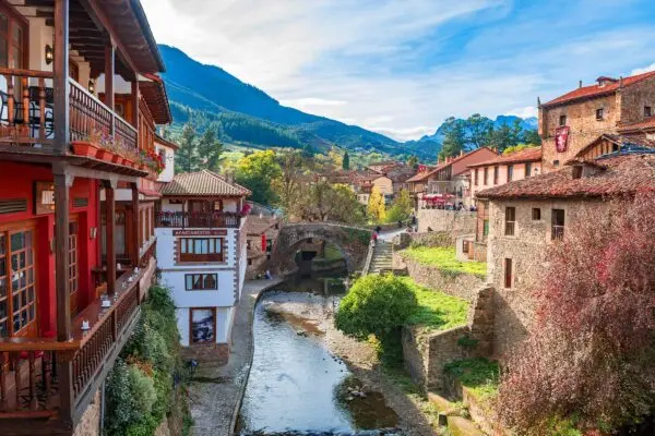 Cantabria: Una Regione di Bellezze Naturali e Culturali