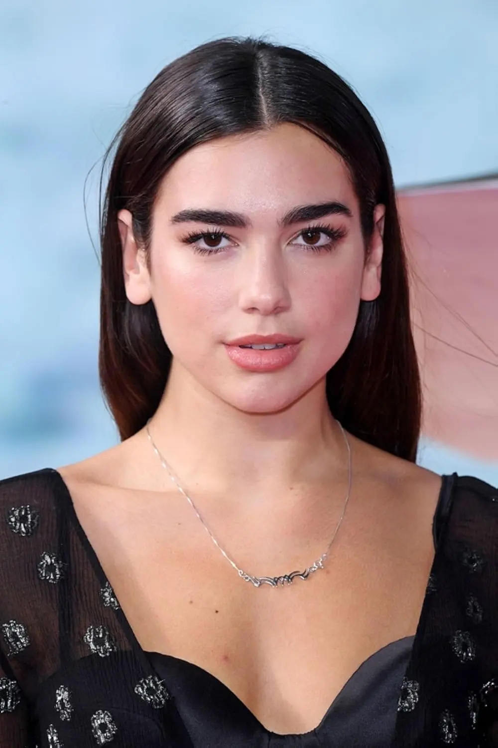 Dua Lipa: Un’icona della musica pop contemporanea