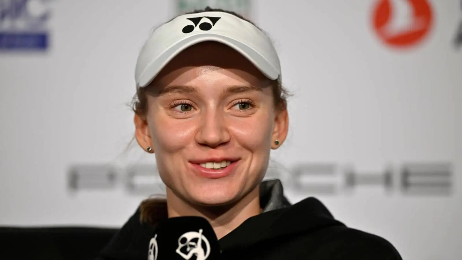 Elena Rybakina: La Storia di una Campionessa del Tennis