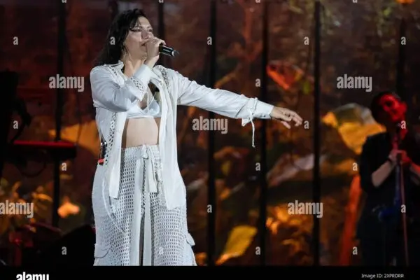Elisa Toffoli: La Storia di una Cantante Iconica