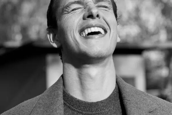 Harris Dickinson: Il giovane talento dell’industria cinematografica