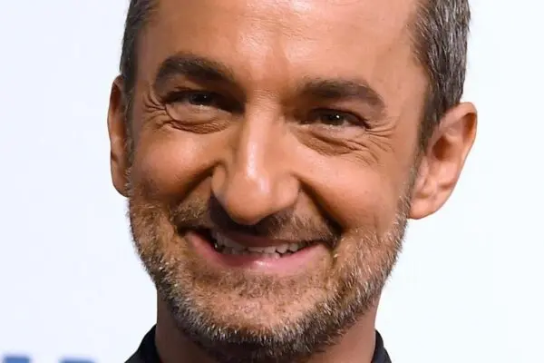 La carriera di Nicola Savino: Un volto noto della tv italiana