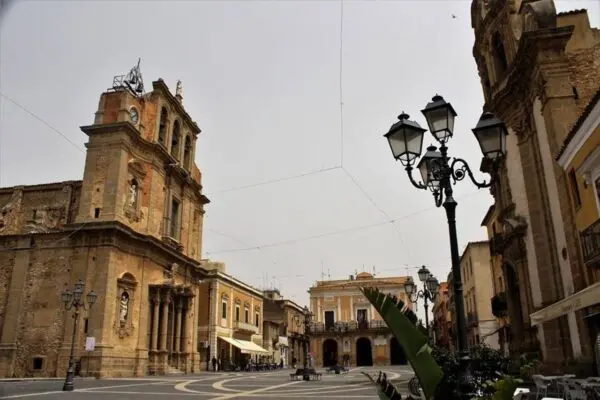 Niscemi: Trasformazioni di un Comune Siciliano tra Passato e Presente