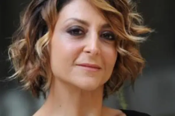 La carriera di Paola Minaccioni e il suo impatto nella commedia image 1