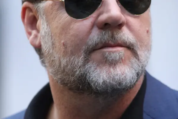 Vita e Carriera di Russell Crowe image 1