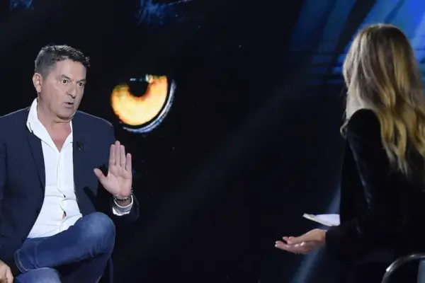 Teo Mammucari: Un’Icona della Televisione Italiana