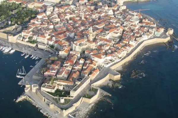 Alghero: Un Tesoro della Sardegna