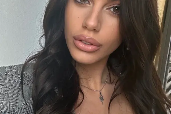 Antonella Fiordelisi: La Traiettoria di una Giovane Influencer