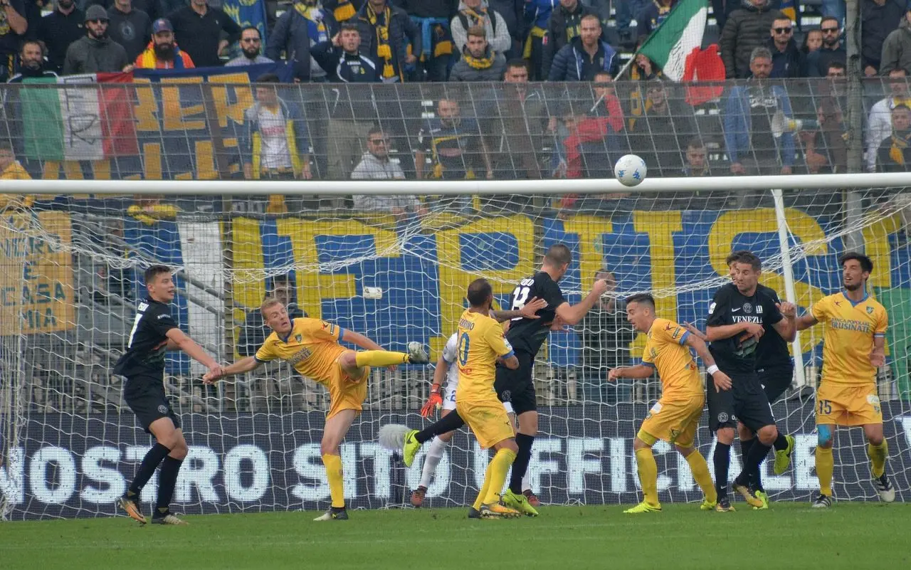 Frosinone vs Venezia: Importanza e Implicazioni nel Calcio