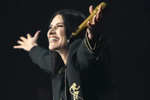 Laura Pausini e la Potente Interpretazione dell’Inno Mameli