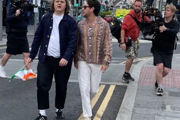 Lewis Capaldi: L’Ascesa di un Cantautore Fenomenale