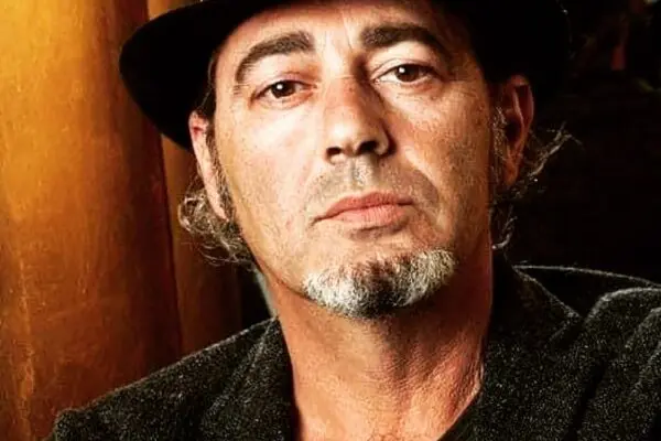Luca Carboni: Un Viaggio nella Sua Musica e Carriera