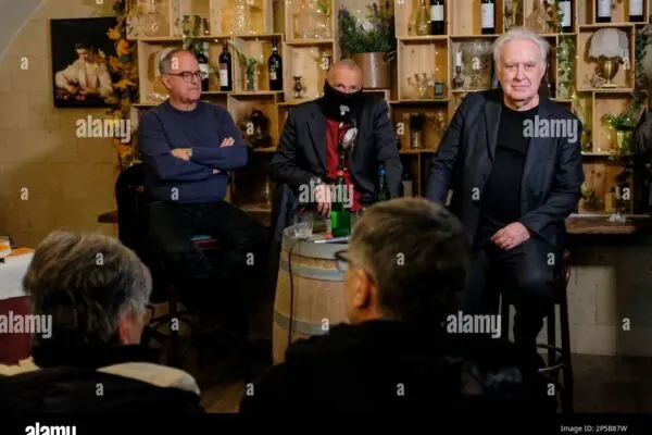 Esplorando l’eredità di Pino Corrias