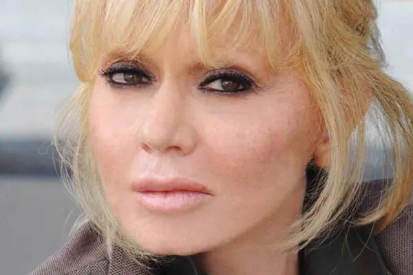 Rita Pavone: Una Storia di Successo nella Musica Italiana