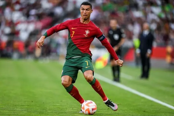 Ronaldo: Il mito del calcio moderno