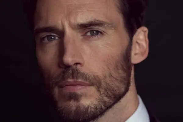 Sam Claflin: Un Attore in Ascesa nel 2023