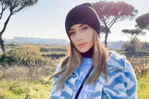 Sara Scaperrotta: Una Nuova Stella della Musica Italiana