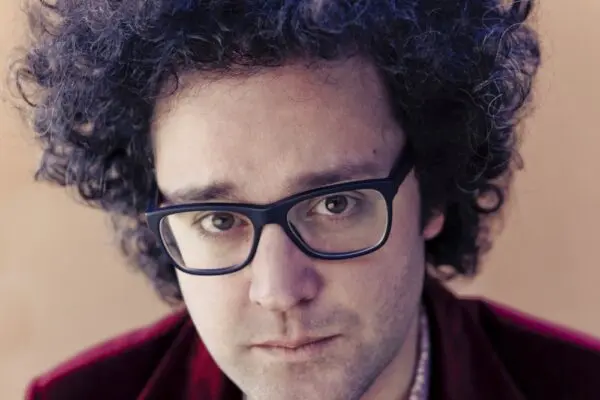 Simone Cristicchi: Un Viaggio nella Musica e nella Vita