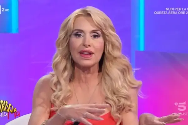 Valeria Marini: il fascino e la carriera dell’icona italiana dello spettacolo